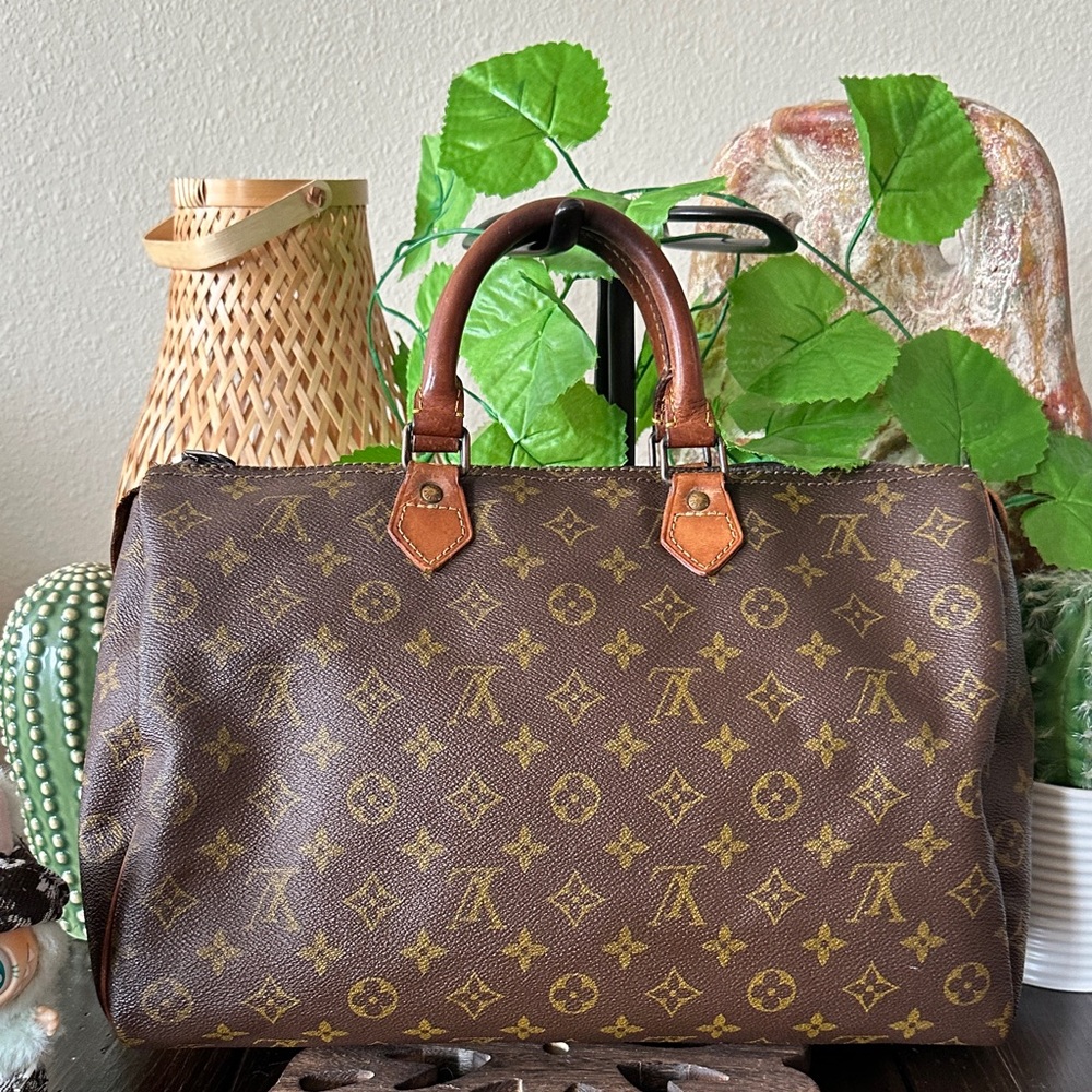 Authentic Louis Vuitton Monogram
Speedy 35 Handbag vintage